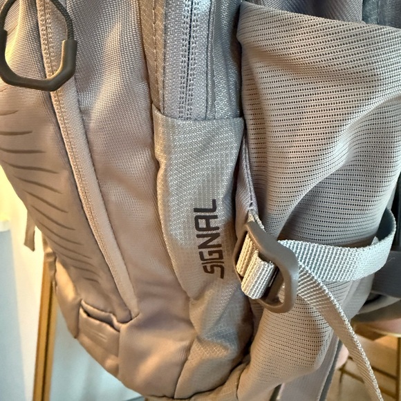 Gregory Signal Mineral Gray Backpack 32L - Compartments to Organize Everything! - Picture 2 of 11